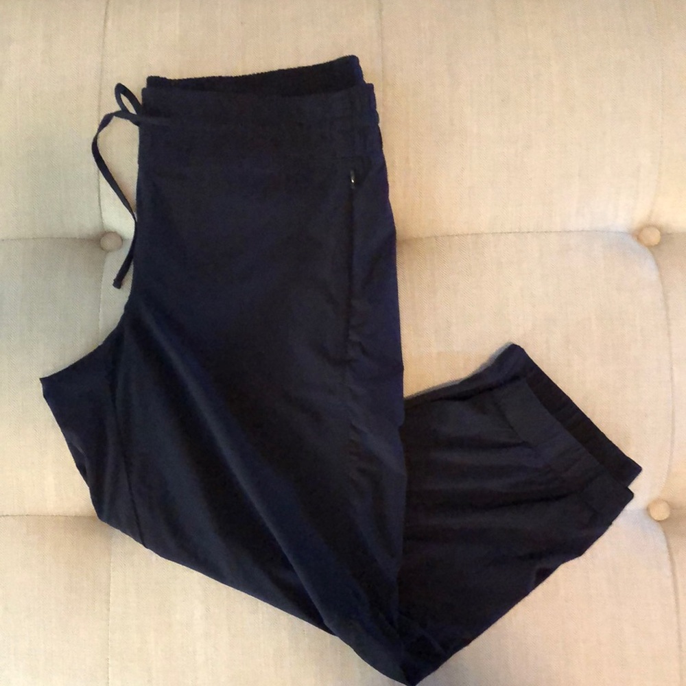 Athleta Navy Crop Athletic Pant🌟🌟